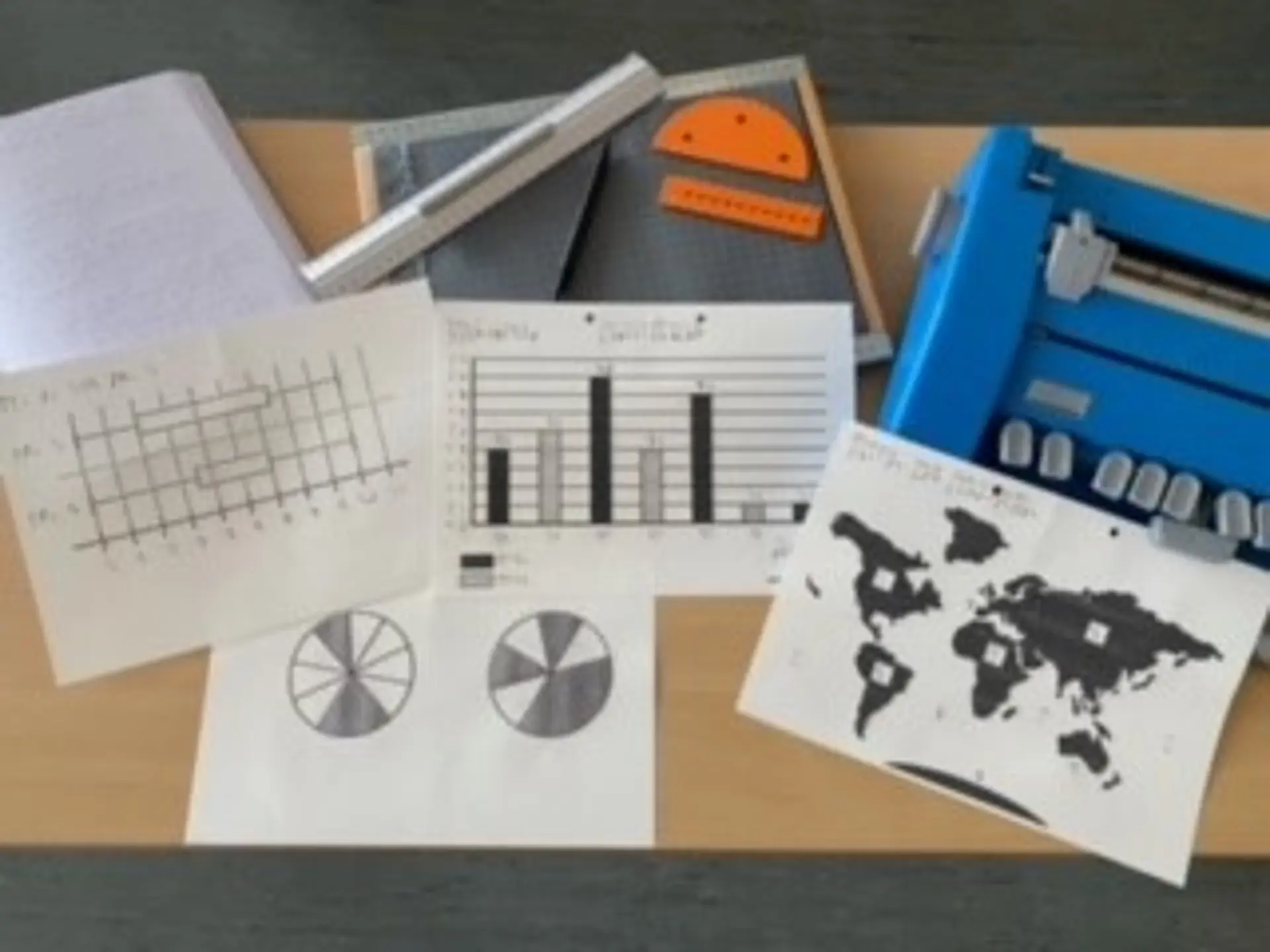Bild mit Unterrichtsmaterialien für Blinde