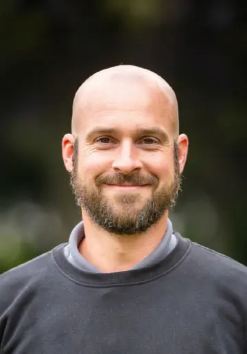 Porträtfoto vom Hausmeister Benjamin Schlegel