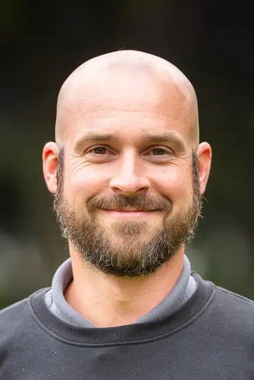 Porträtfoto: Hausmeister Benjamin Schlegel